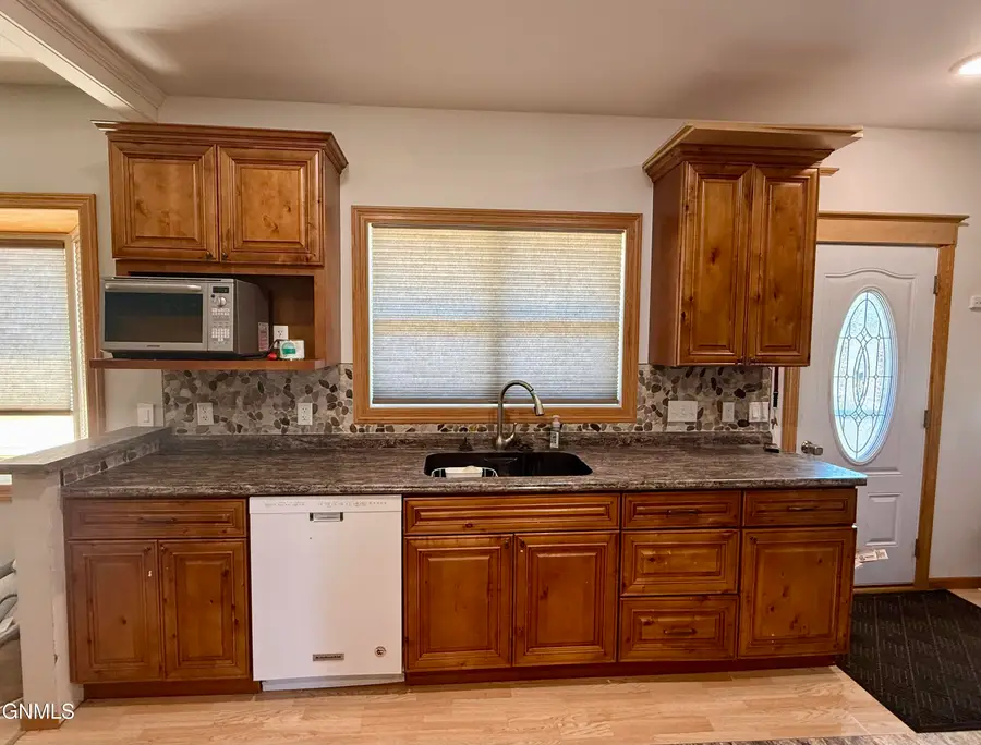 15 10th Street N, Oakes, ND 58474 - #3