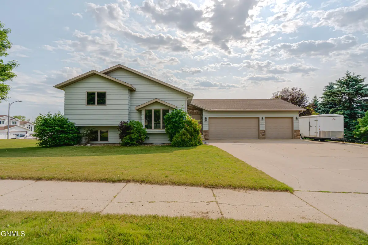 3913 Dominion Street, Bismarck, ND 58503 - #1