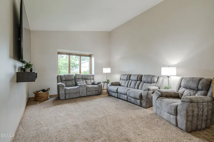3913 Dominion Street, Bismarck, ND 58503 - #3