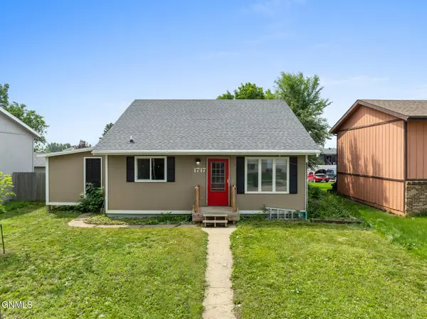 1717 28th Street W, Williston, ND 58801
