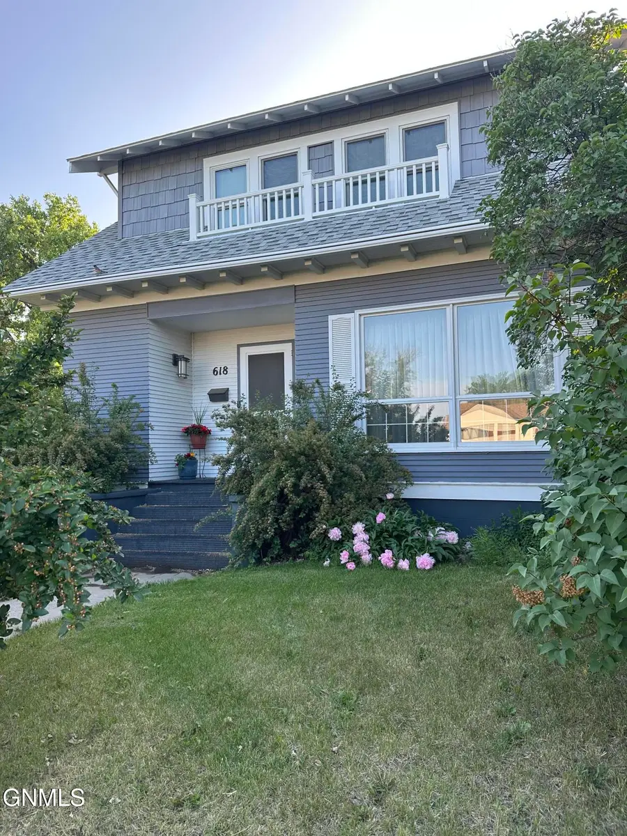 618 4th Avenue Se, Jamestown, ND 58401 - #3