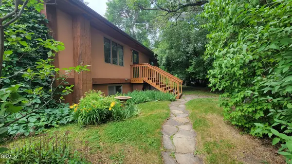 1230 Coulee Road, Bismarck, ND 58501