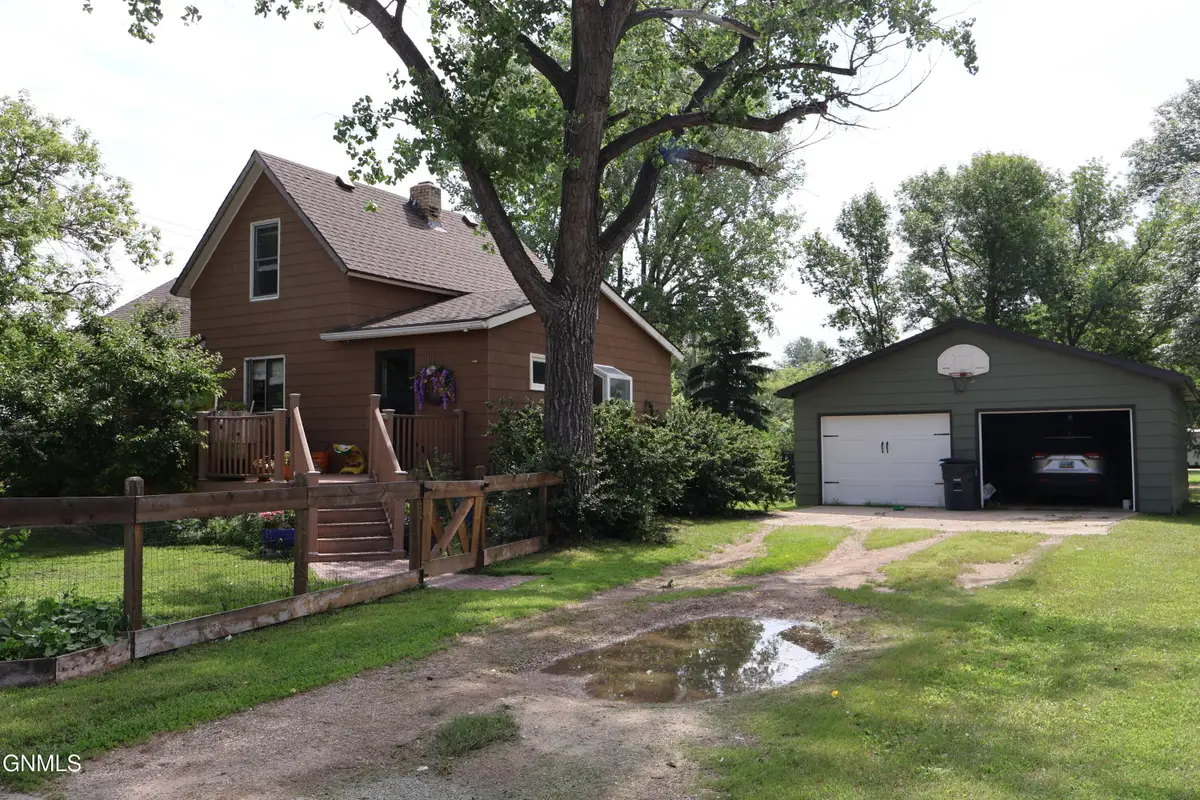 111 Roosevelt Avenue Ne, Bowbells, ND 58721 - #1