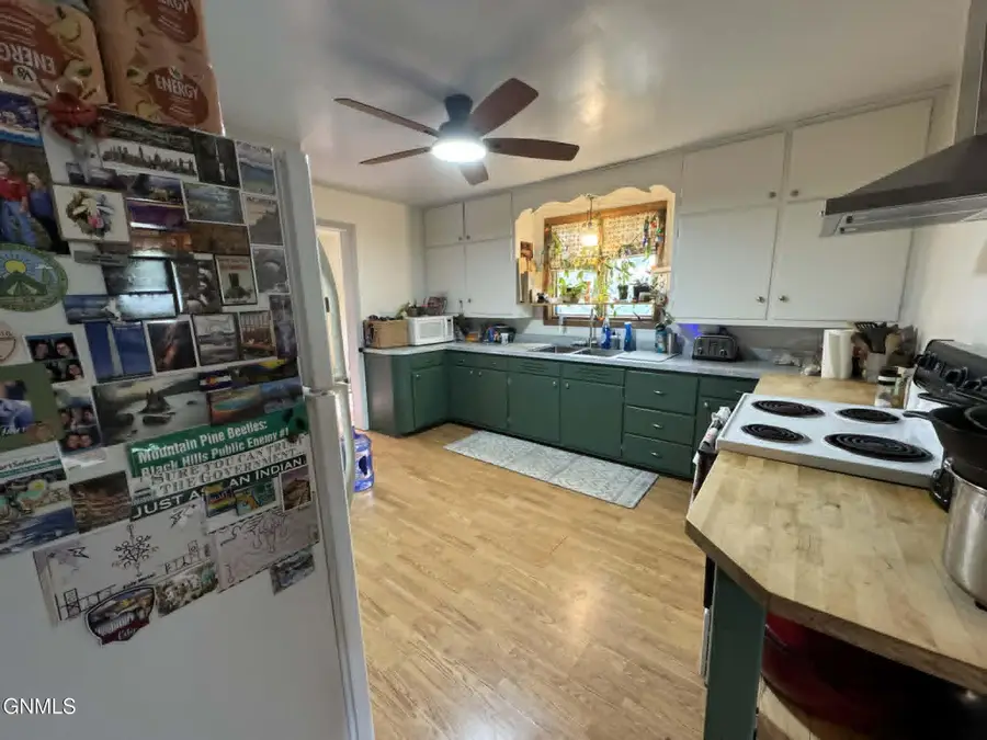 111 Roosevelt Avenue Ne, Bowbells, ND 58721 - #2