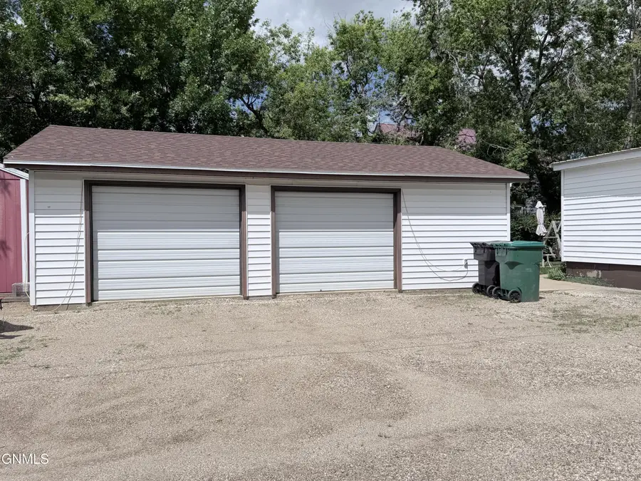 365 7th Avenue N, Carrington, ND 58421 - #2