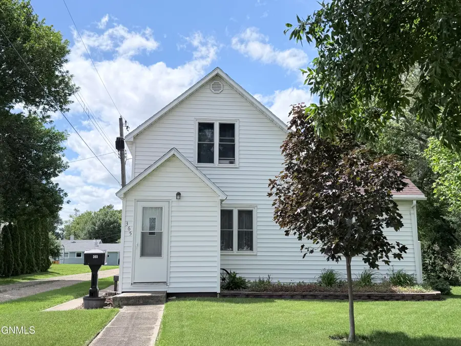 365 7th Avenue N, Carrington, ND 58421 - #3