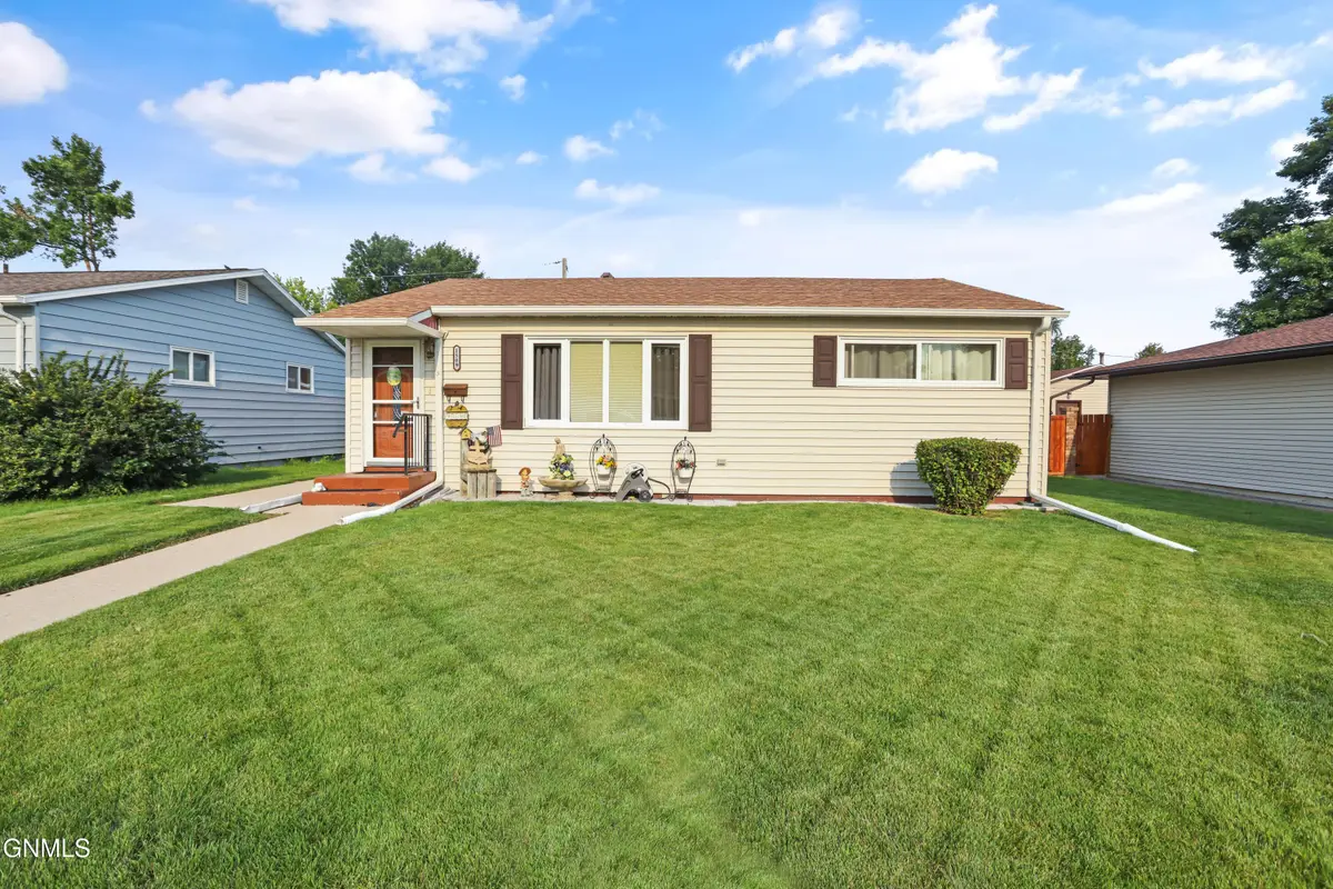 1509 7th Avenue W, Williston, ND 58801 - #1