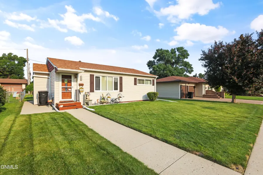 1509 7th Avenue W, Williston, ND 58801 - #3
