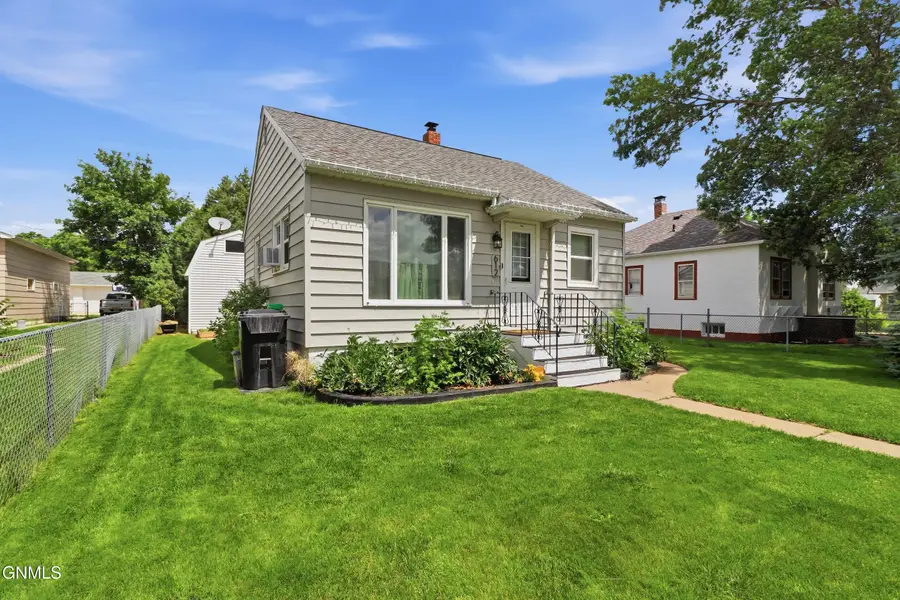 612 4th Street W, Williston, ND 58801 - #2