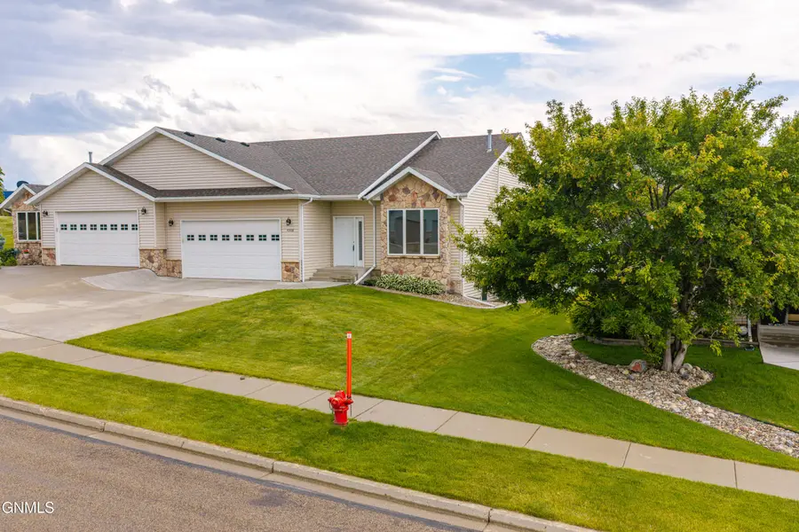 4308 Boulder Ridge Road, Bismarck, ND 58503 - #2