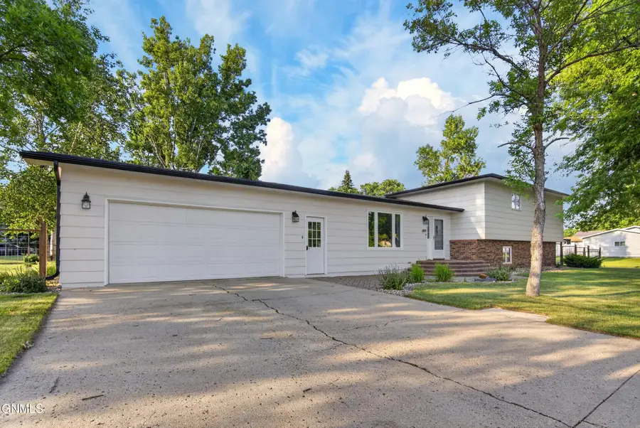 309 17th Street Ne, Jamestown, ND 58401 - #2