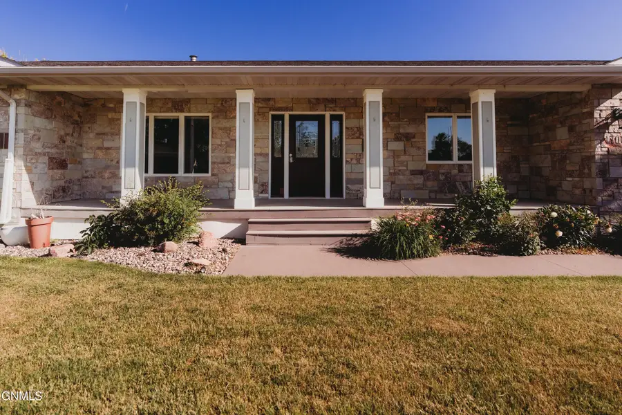 1700 9th Avenue Se, Jamestown, ND 58401 - #2