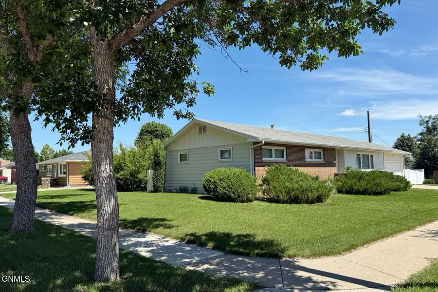 203 20th Street E, Williston, ND 58801 - #2
