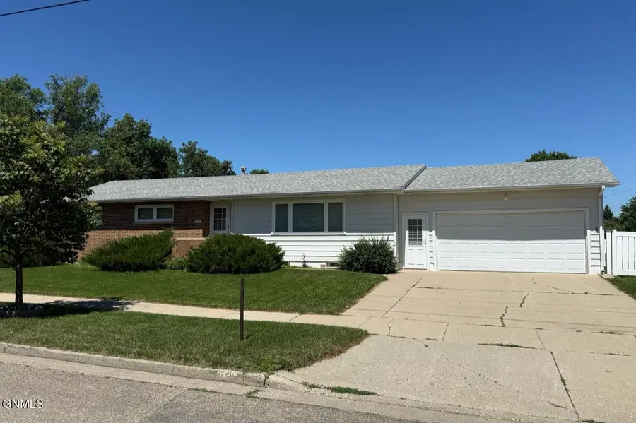 203 20th Street E, Williston, ND 58801 - #3