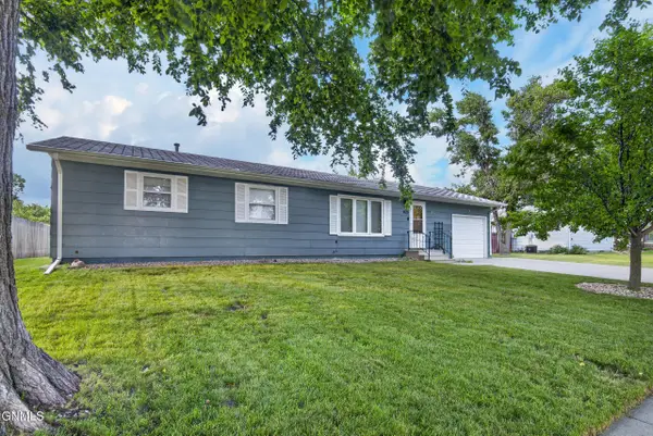 825 16 1/2 Street Ne, Jamestown, ND 58401