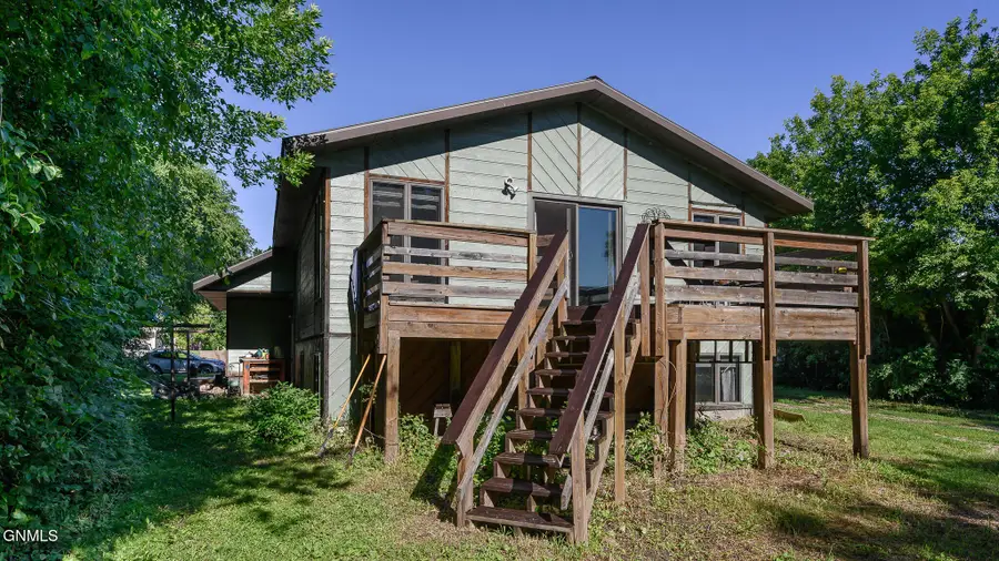 402 4th Avenue Nw, Hazen, ND 58545 - #3