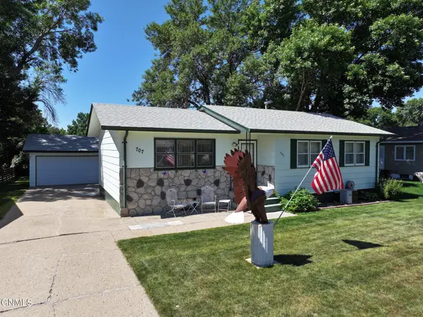 707 Albany Drive, Bismarck, ND 58504