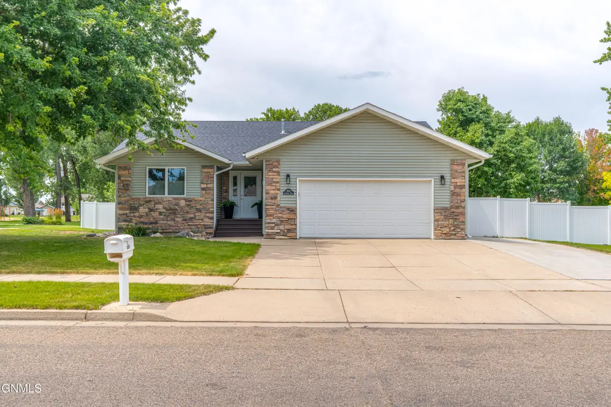 3501 Sandpiper Se, Mandan, ND 58554 - #1