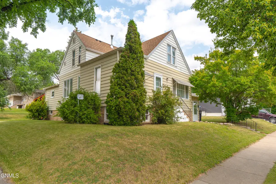 2100 Rosser Avenue E, Bismarck, ND 58501 - #2