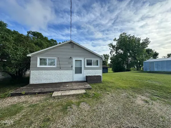 105 School Street Se, Medina, ND 58467