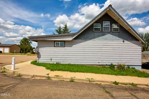 112 Pacific Avenue, Mott, ND 58646