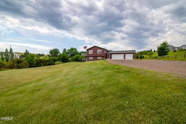 1601 Telluride Lane, Bismarck, ND 58503