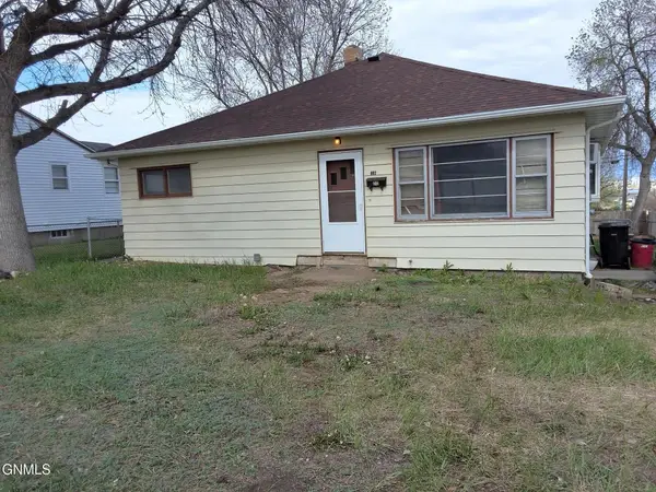 802 University Avenue, Williston, ND 58801