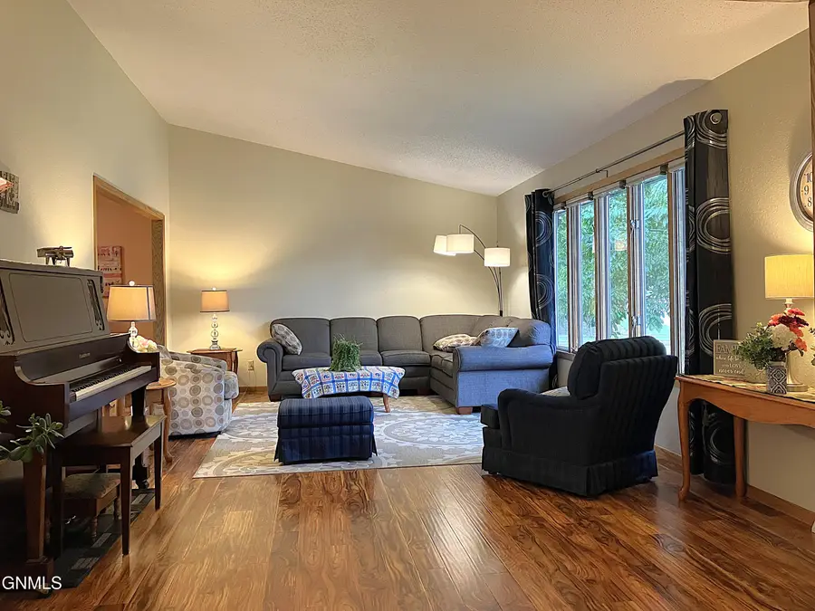 1026 Governor Lane, Bismarck, ND 58501 - #3