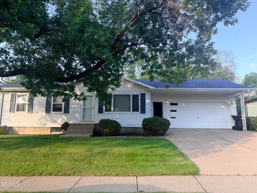 2013 Assumption Drive, Bismarck, ND 58501 - #2