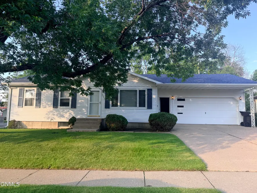 2013 Assumption Drive, Bismarck, ND 58501 - #3