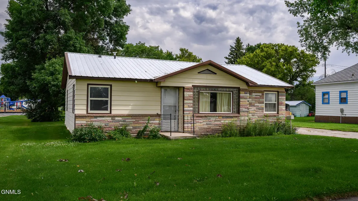 516 Hickory Avenue, Linton, ND 58552 - #1