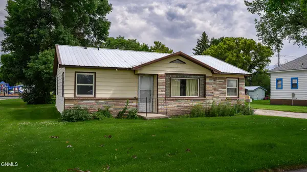516 Hickory Avenue, Linton, ND 58552