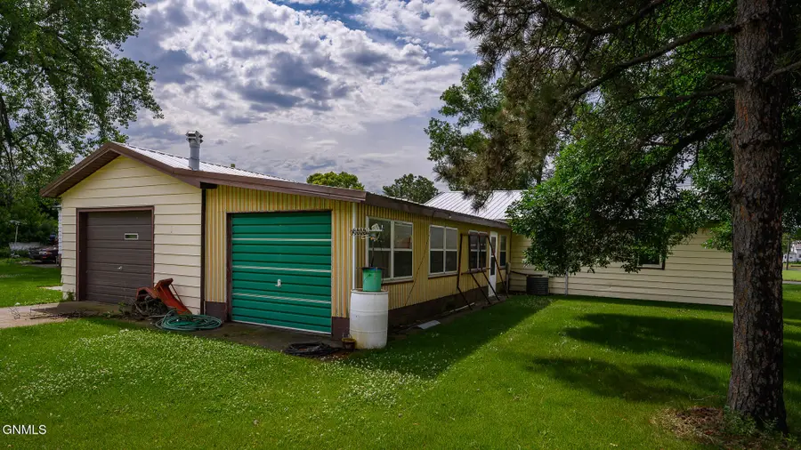 516 Hickory Avenue, Linton, ND 58552 - #3