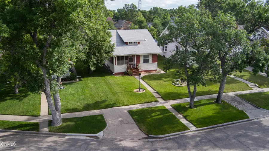 512 W Broadway Avenue, Bismarck, ND 58501 - #2