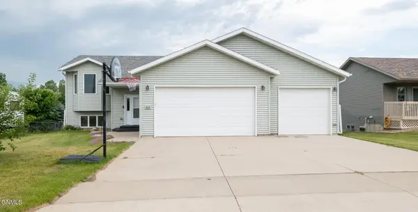 84 Haywood Drive, Lincoln, ND 58504