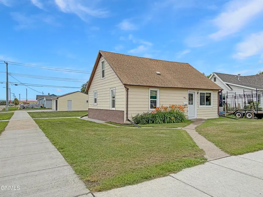 801 W Broadway, Williston, ND 58801 - #2