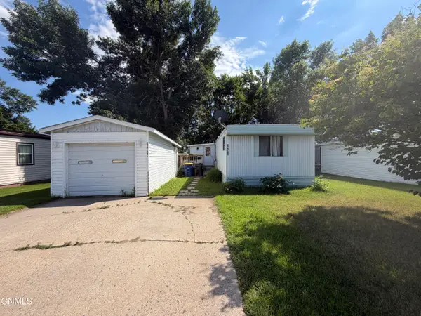 929 Western Park, Jamestown, ND 58401