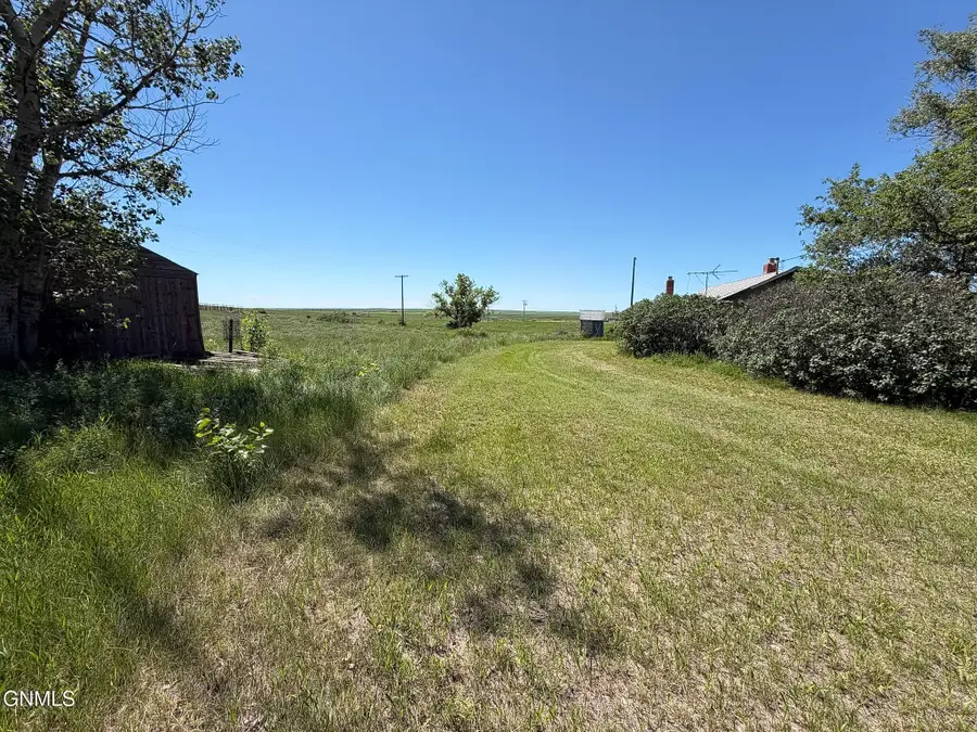 321 Railroad Avenue S, Medicine Lake, MT 59247 - #3