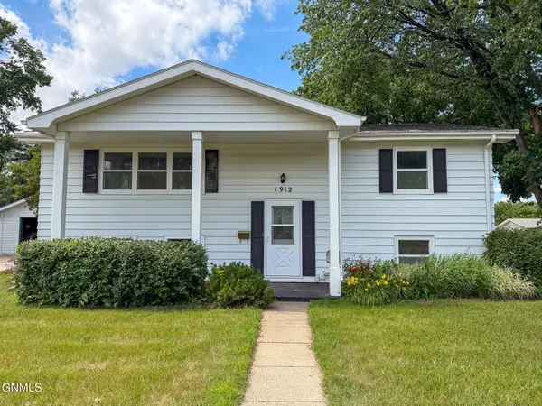 1912 N Bell Street, Bismarck, ND 58501