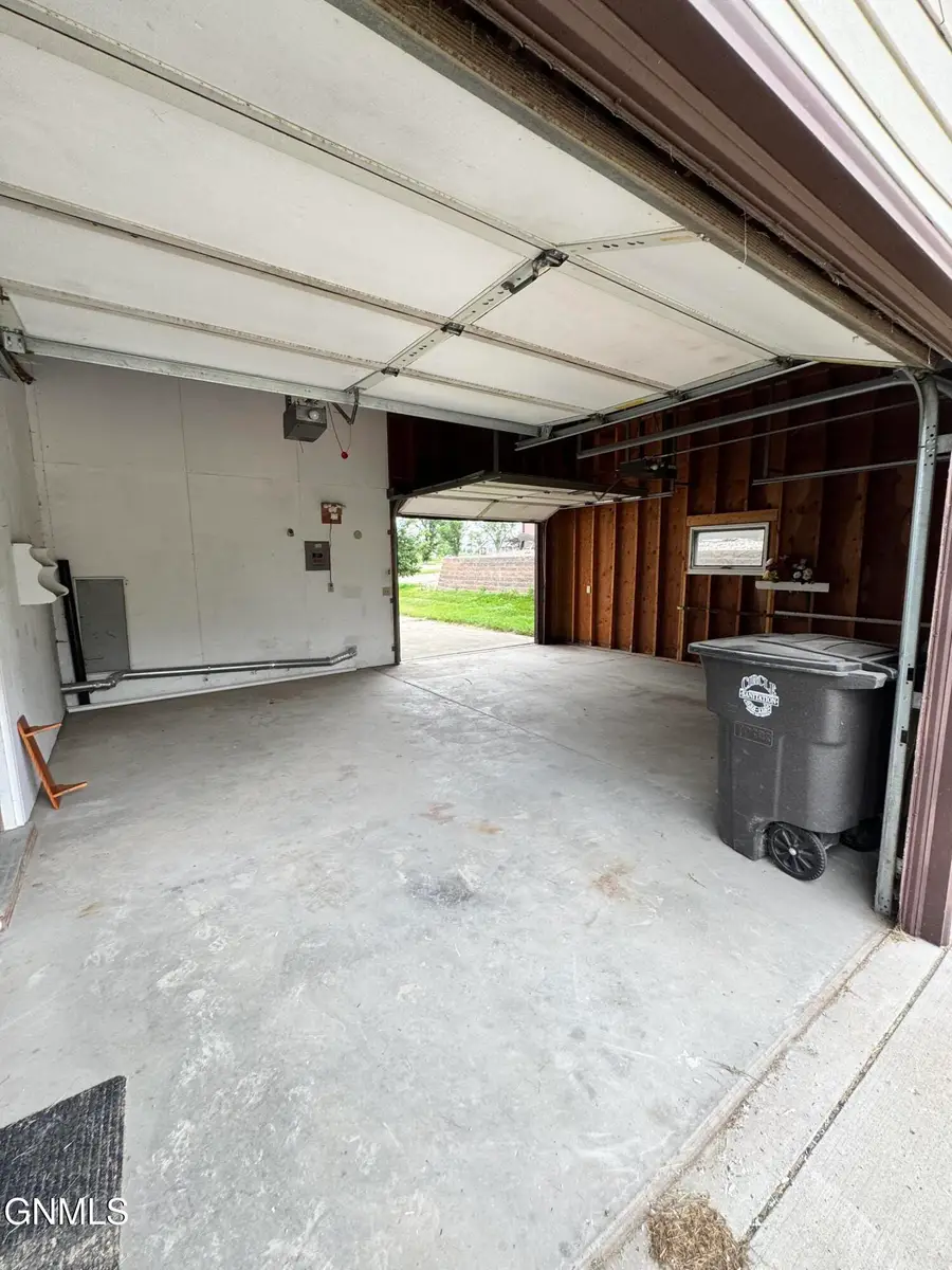 410 1st Street Nw, Parshall, ND 58770 - #2