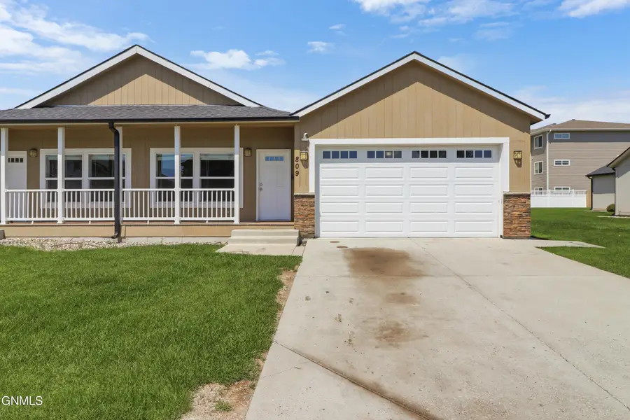 809 40th Street E, Williston, ND 58801 - #3