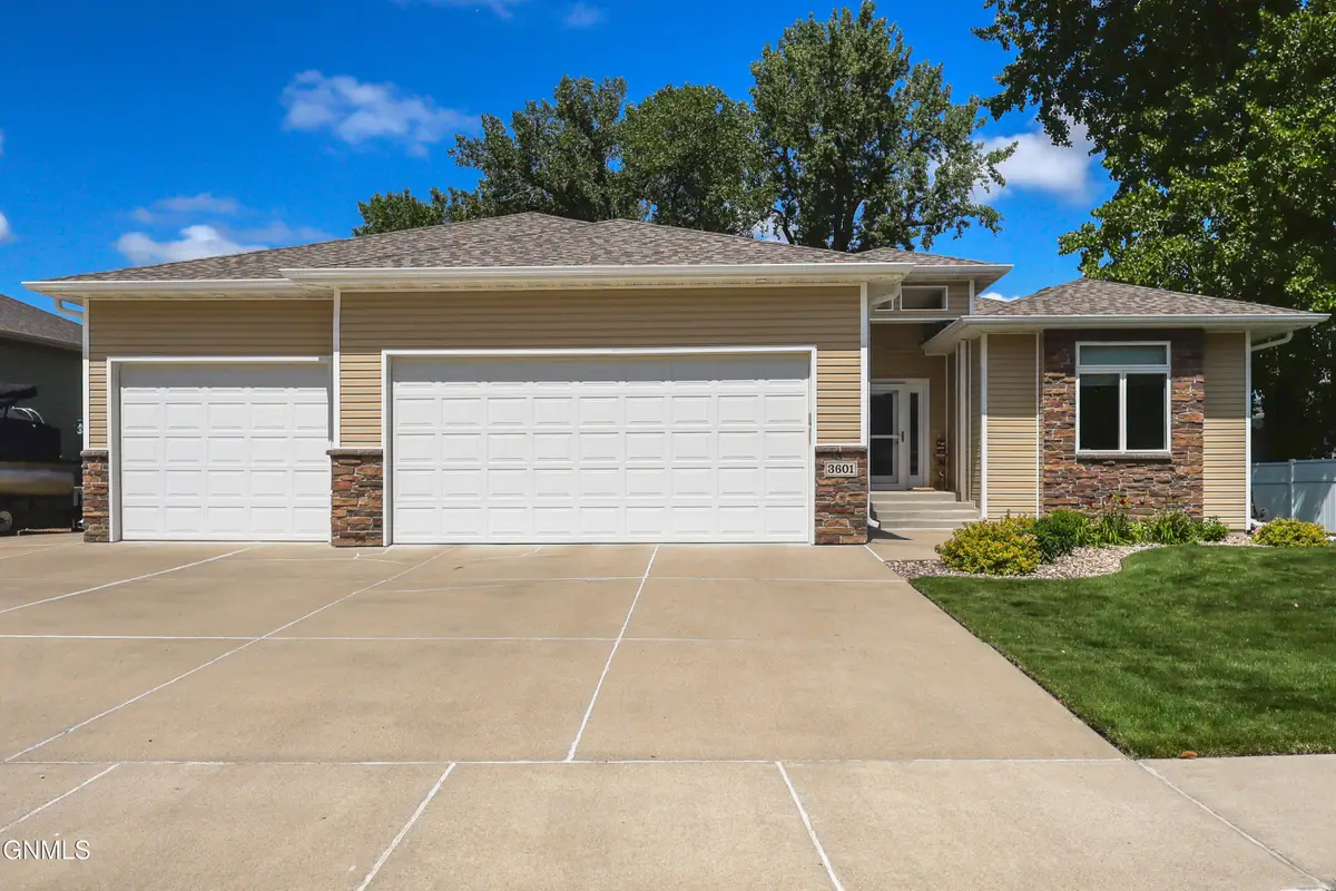 3601 Bay Shore Bend Se, Mandan, ND 58554 - #1
