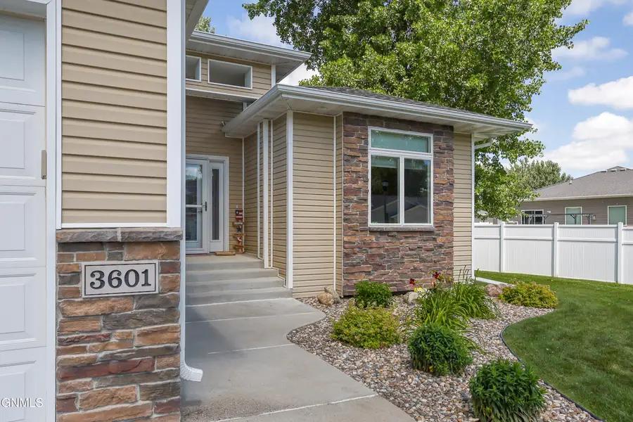 3601 Bay Shore Bend Se, Mandan, ND 58554 - #3