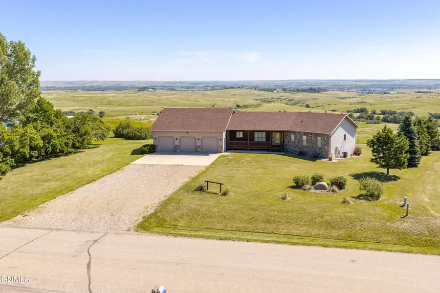4400 Highland Road Nw, Mandan, ND 58554 - #2