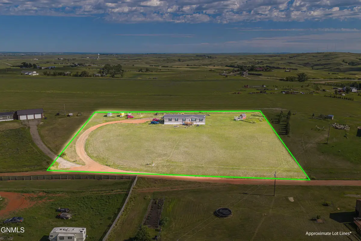 13119 48t Way Nw, Williston, ND 58801 - #1