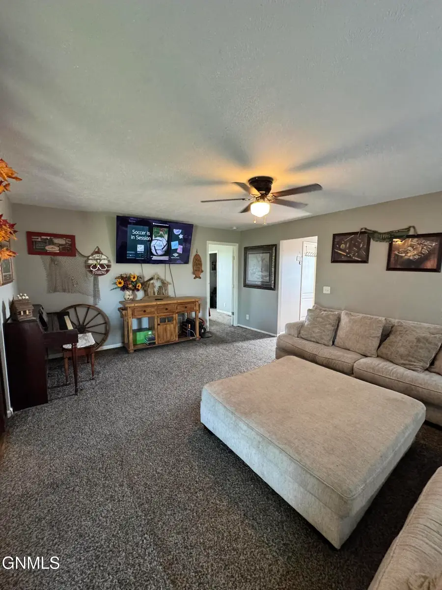 13119 48t Way Nw, Williston, ND 58801 - #3