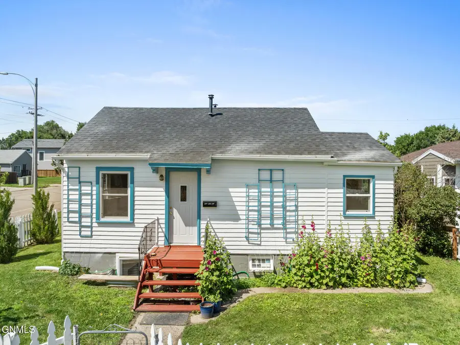 820 4th Street W, Williston, ND 58801 - #2