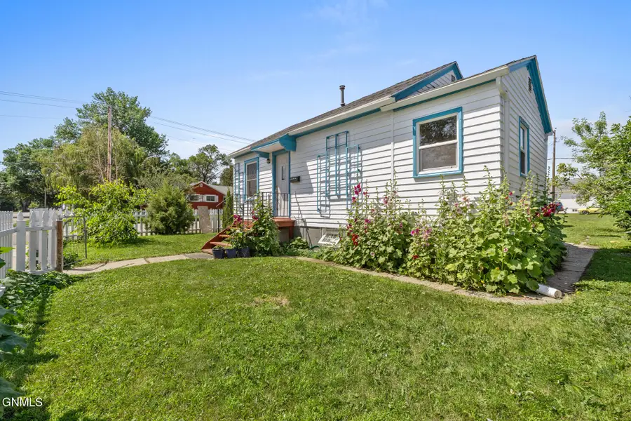820 4th Street W, Williston, ND 58801 - #3