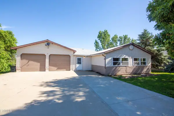 1112 Sunflower Lane, Hazen, ND 58545