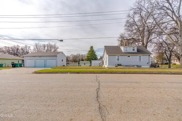 725 N 18th Street, Bismarck, ND 58501